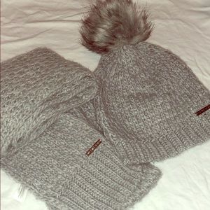 Michael Kors hat and scarf set! 🧣‼️⚠️‼️⚠️‼️⚠️‼️